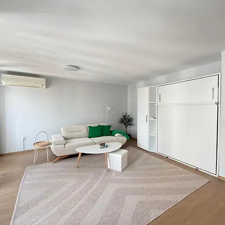 Cool Downtown Apartman Burgasz